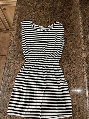 Velvet Torch Black and White Striped Sleeveless Pocket Dress Size Medium